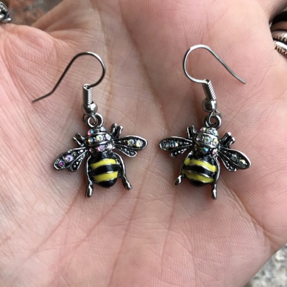 🐝 Boho nickel free bumble bee dangly cz earring - Picture 3 of 9